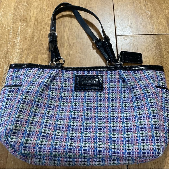 Coach handbag 9.5 tall 15.5 wide - Picture 2 of 9